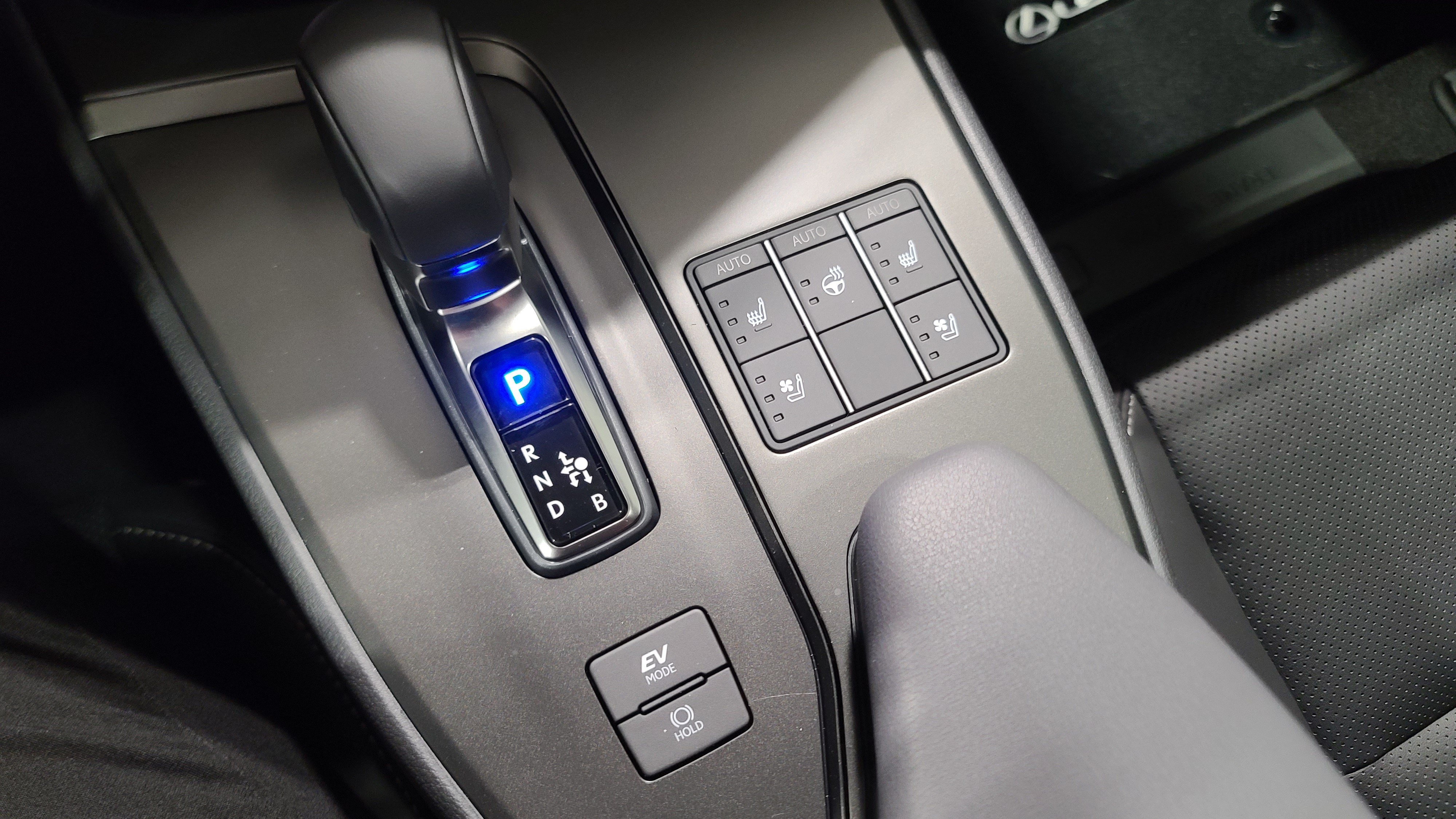 Certified 2026 Lexus UX 300h FWD w/ Accessory Package (2T) image 25