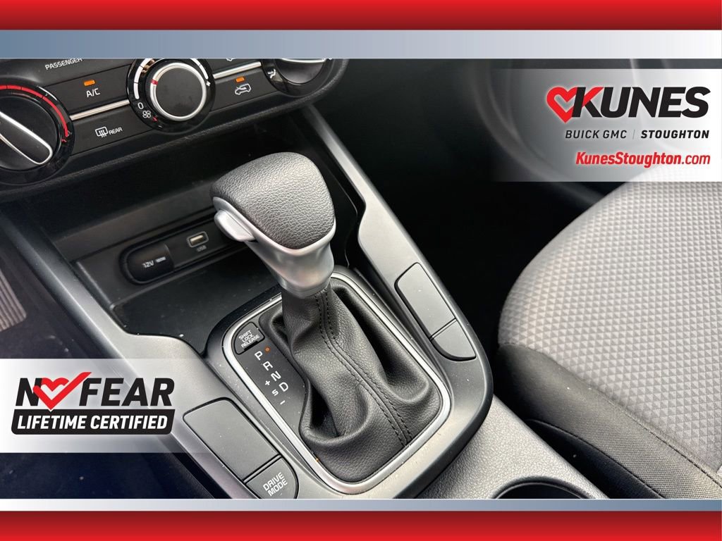 Used 2025 Kia Soul LX FWD image 32