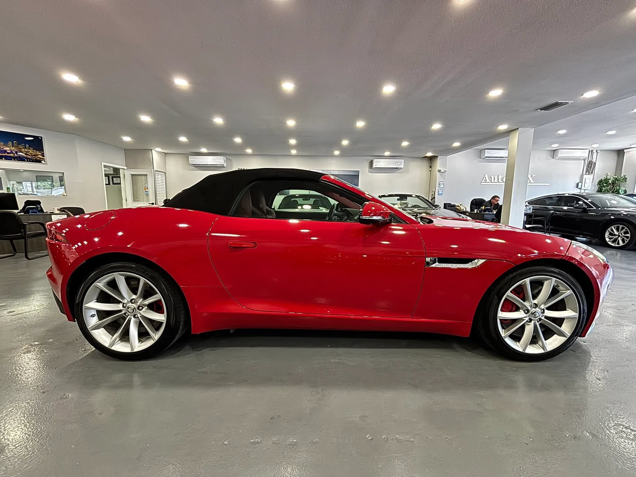 Used 2014 Jaguar F-TYPE S RWD image 9