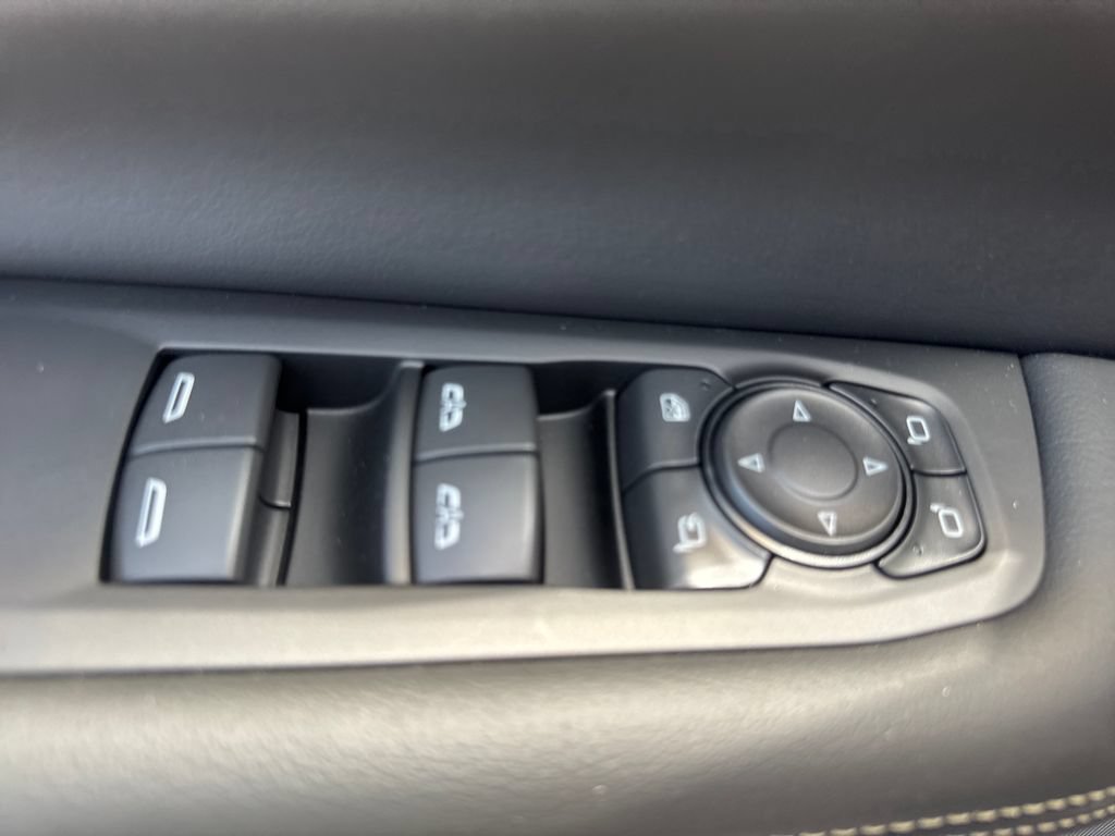 New 2026 GMC Yukon XL Elevation w/ Elevation Premium Package AWD/4WD image 18