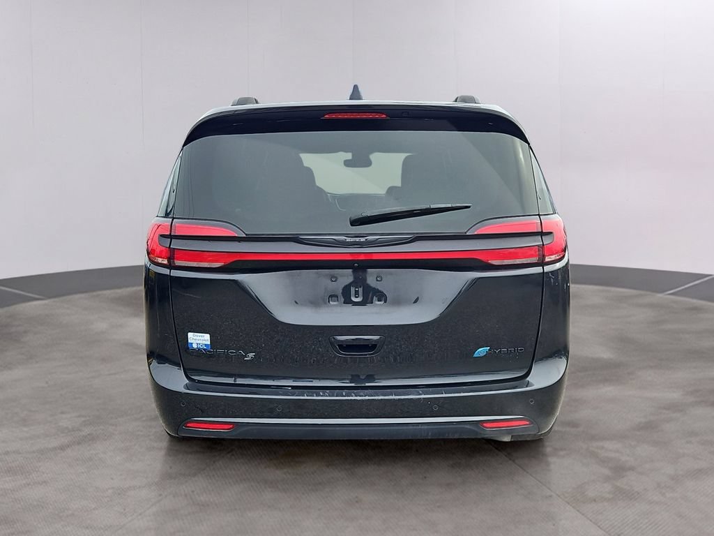 Used 2024 Chrysler Pacifica Premium FWD image 5