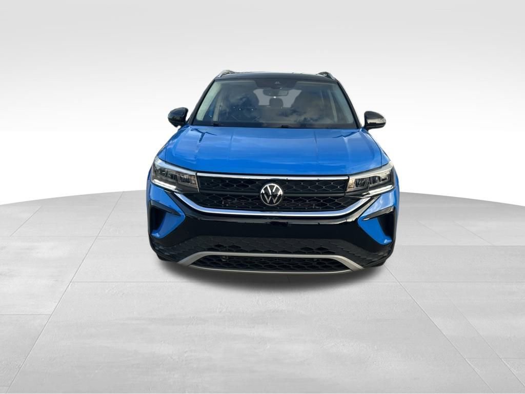 Used 2023 Volkswagen Taos SE w/ Panoramic Sunroof Package image 8