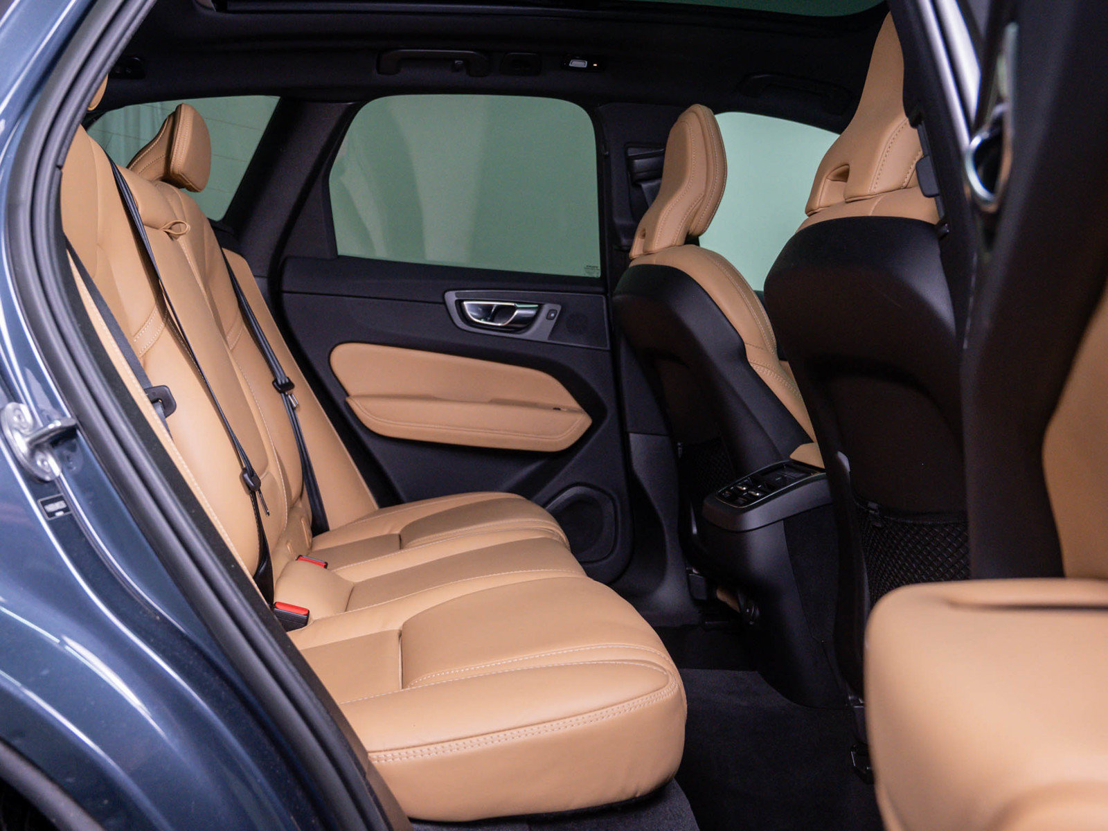 Used 2022 Volvo XC60 B6 Inscription AWD/4WD image 11