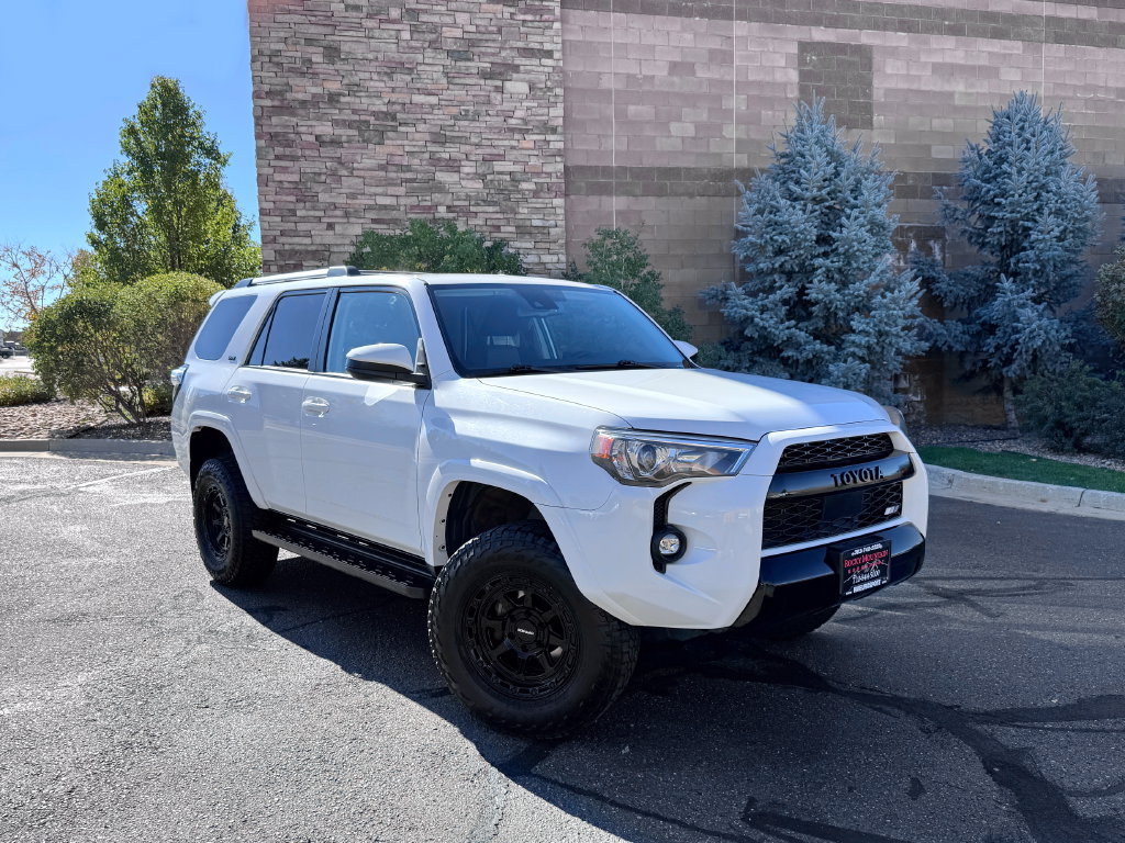 Used 2022 Toyota 4Runner SR5 AWD/4WD image 2