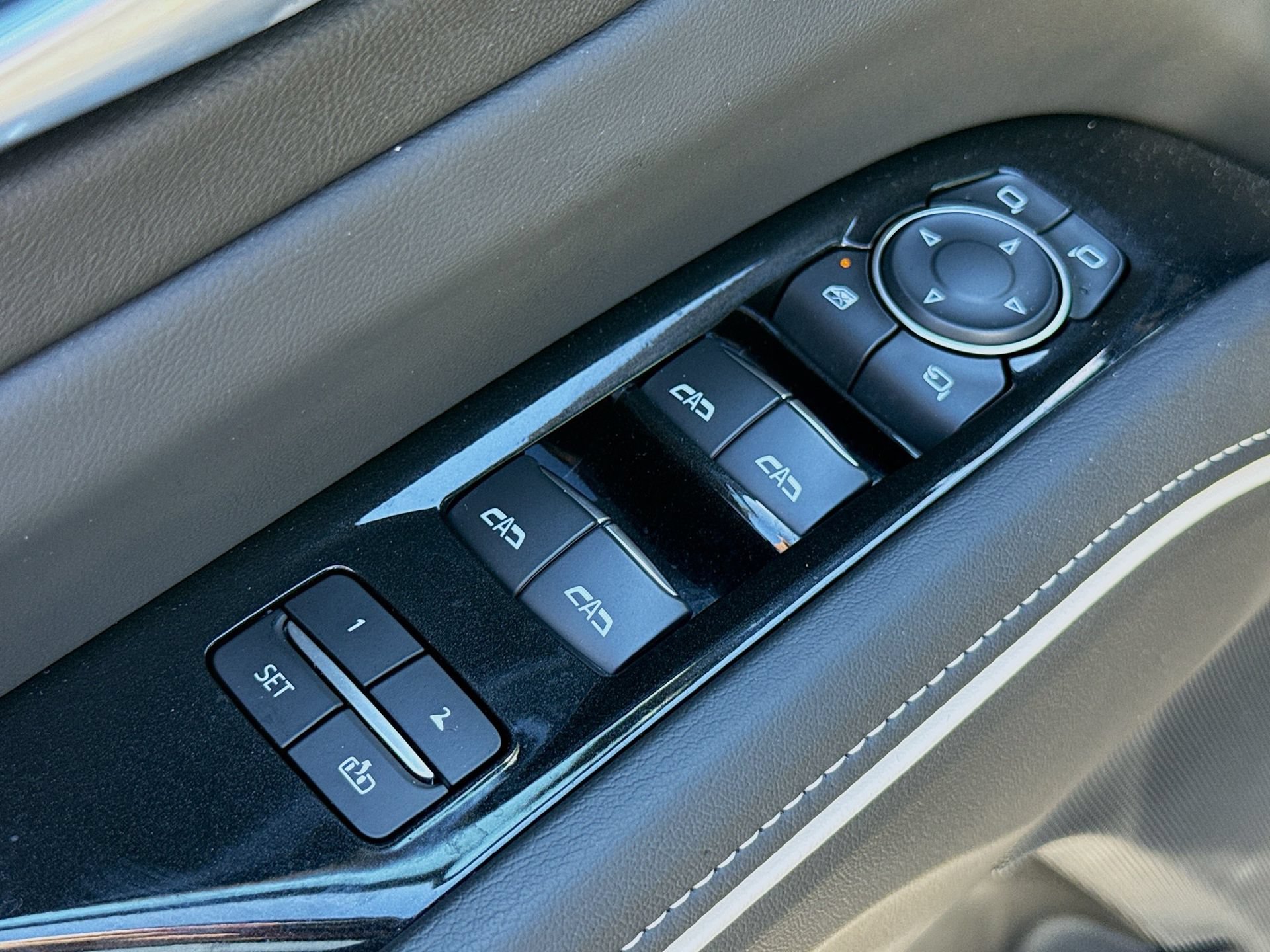 Used 2024 Cadillac Escalade Luxury AWD/4WD image 20