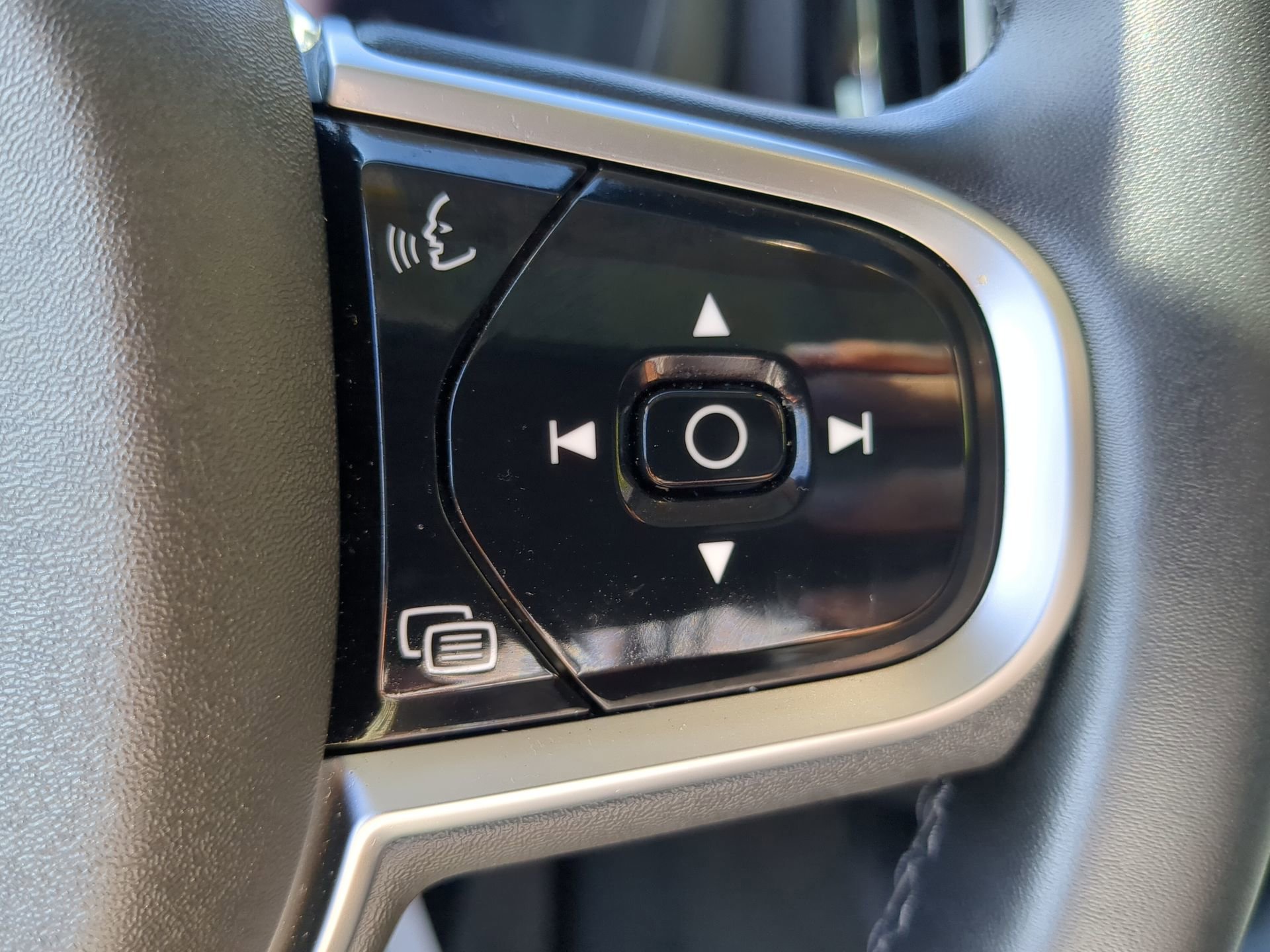 Used 2025 Volvo XC60 B5 Plus image 58