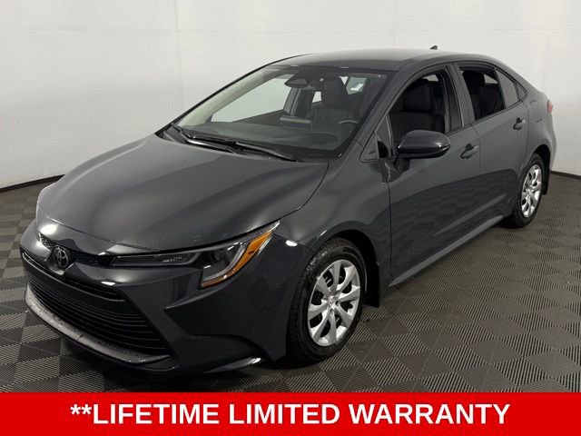 Used 2025 Toyota Corolla LE image 3