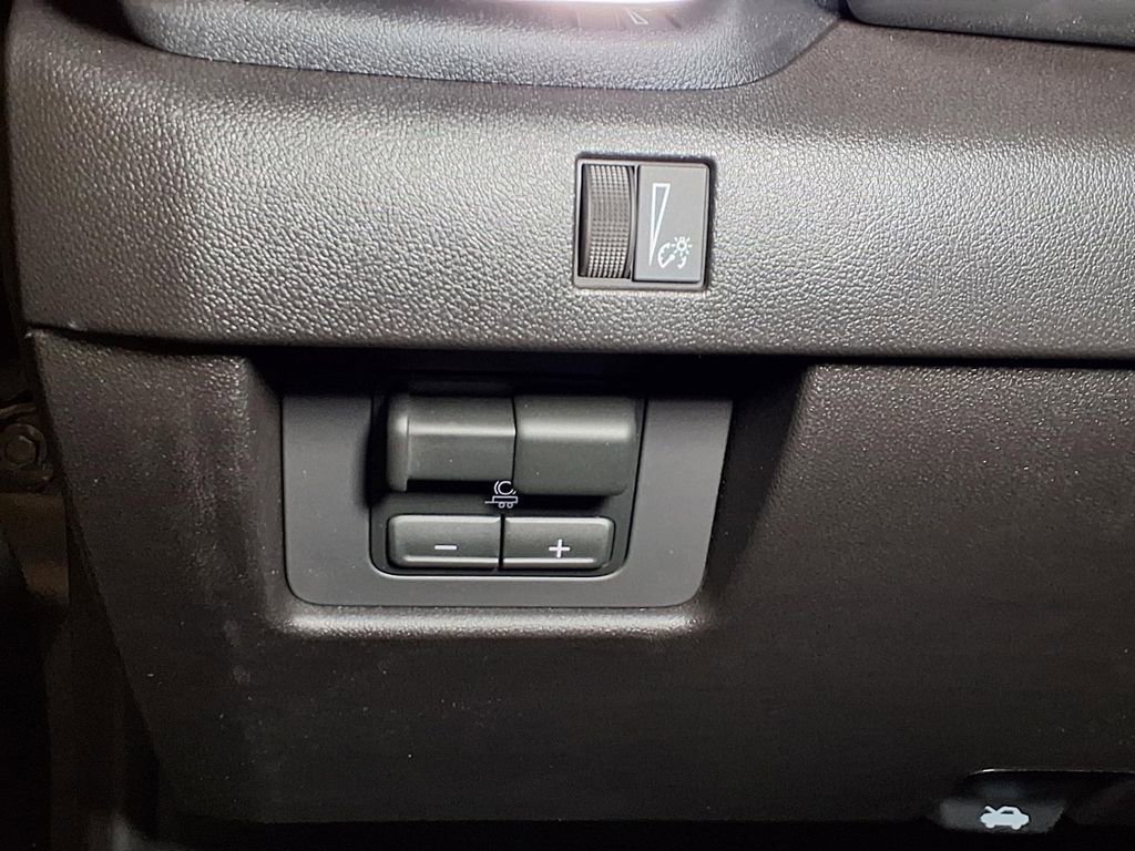 New 2026 GMC Canyon Elevation w/ Convenience Package RWD image 17