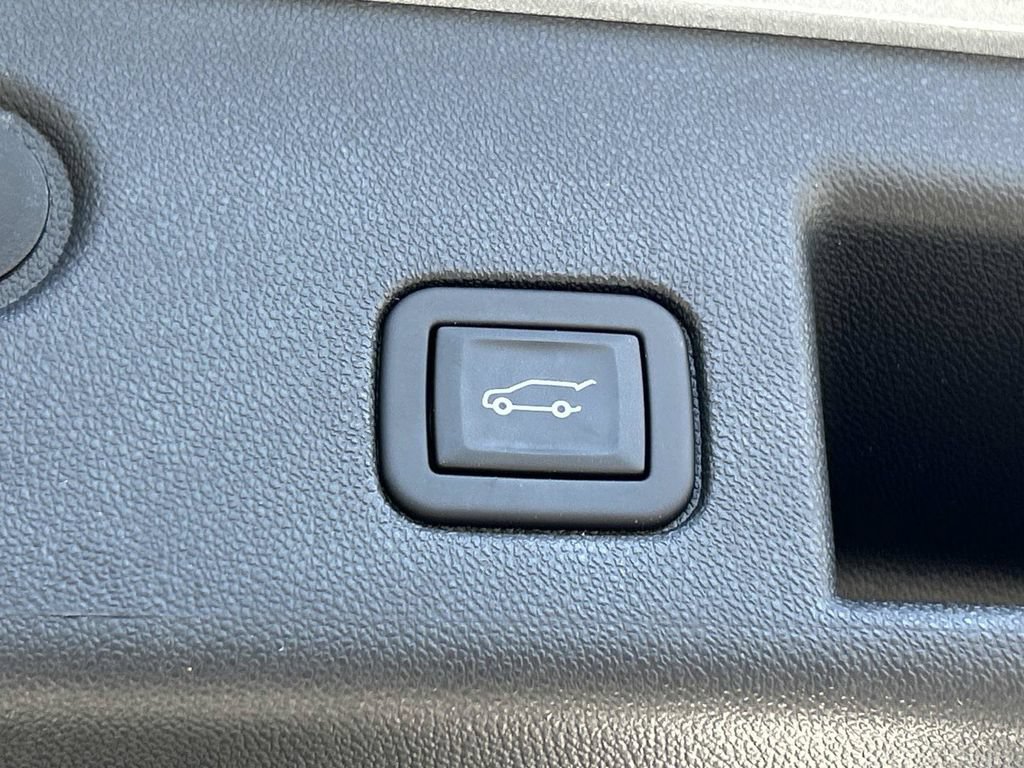 Used 2023 Chevrolet Equinox Premier AWD/4WD image 13