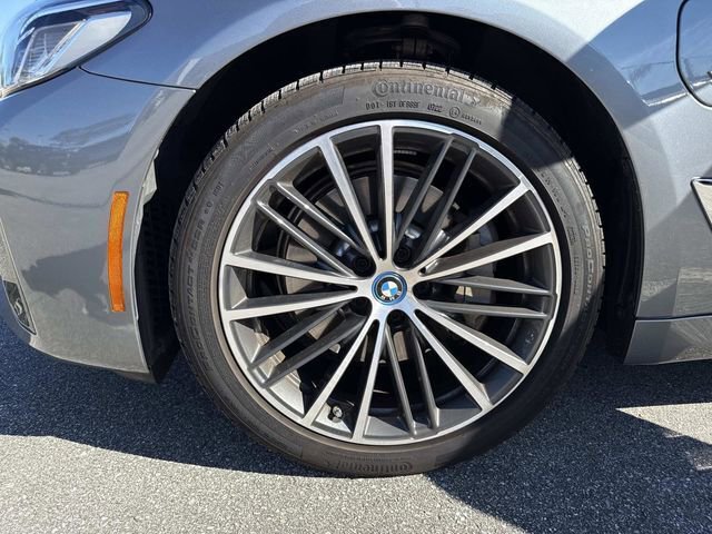 Used 2022 BMW 530e w/ Premium Package image 38