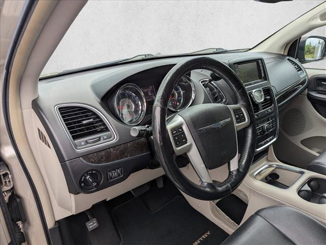 Used 2015 Chrysler Town & Country Touring-L w/ Driver Convenience Group FWD image 12