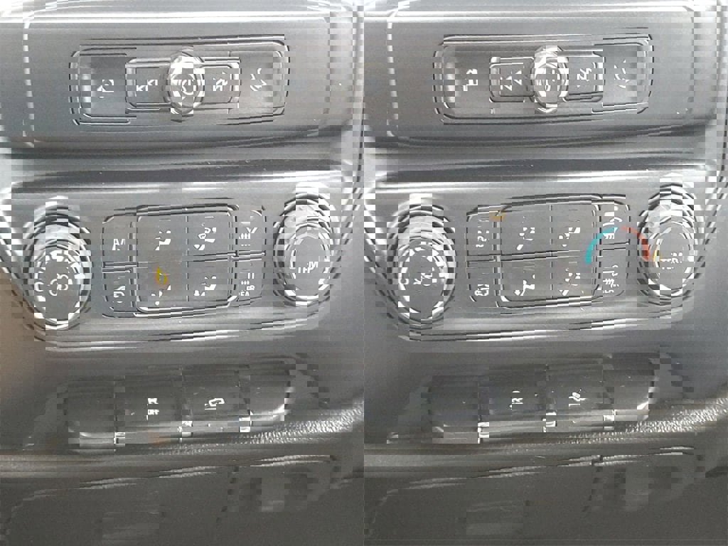 Used 2018 Chevrolet Silverado 1500 Custom w/ Custom Value Package image 30