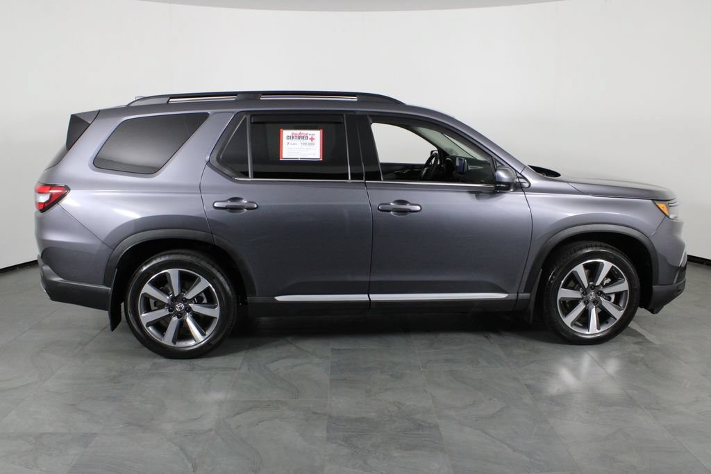 Used 2025 Honda Pilot Touring image 11