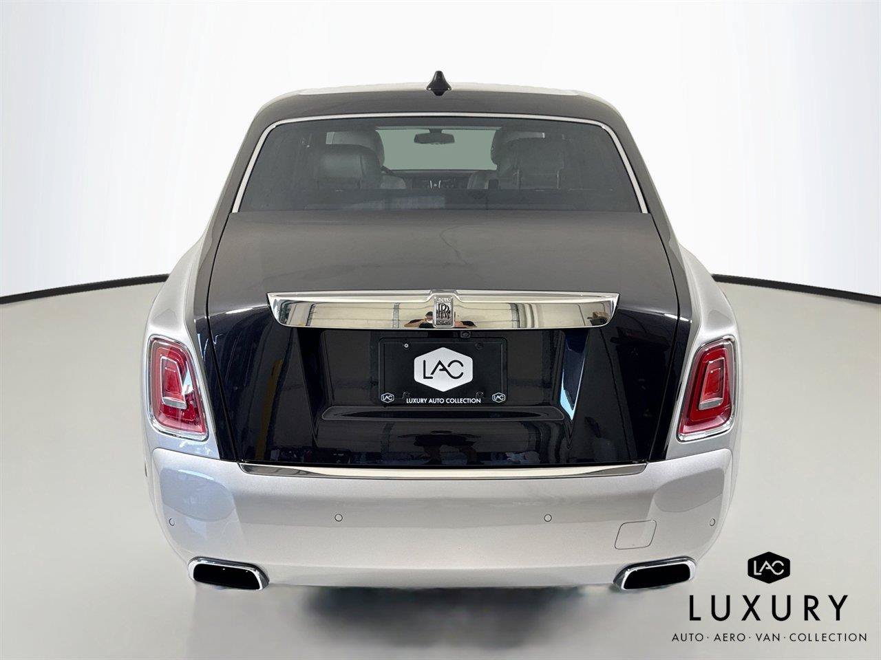 Used 2023 Rolls-Royce Phantom Sedan RWD image 7