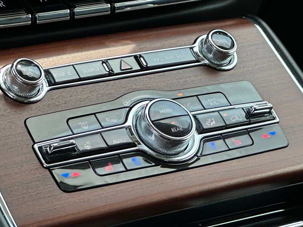 Used 2021 Lincoln Aviator Reserve w/ Equipment Group 201A AWD/4WD image 16