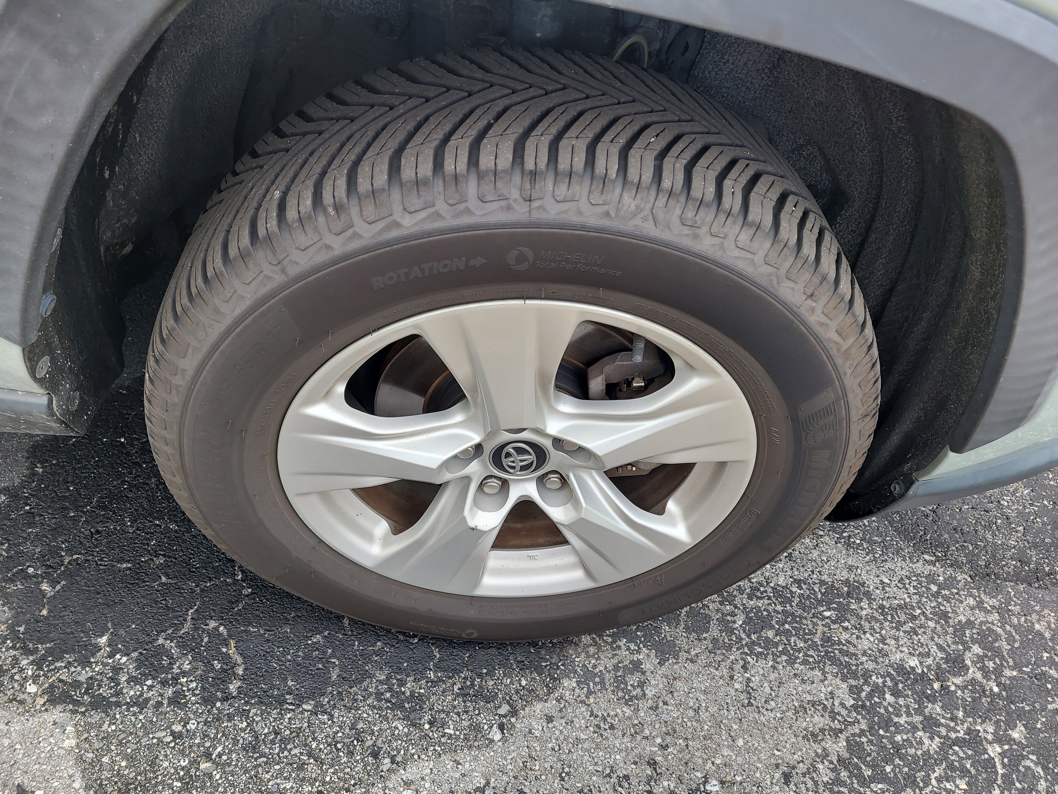 Used 2020 Toyota RAV4 XLE image 9