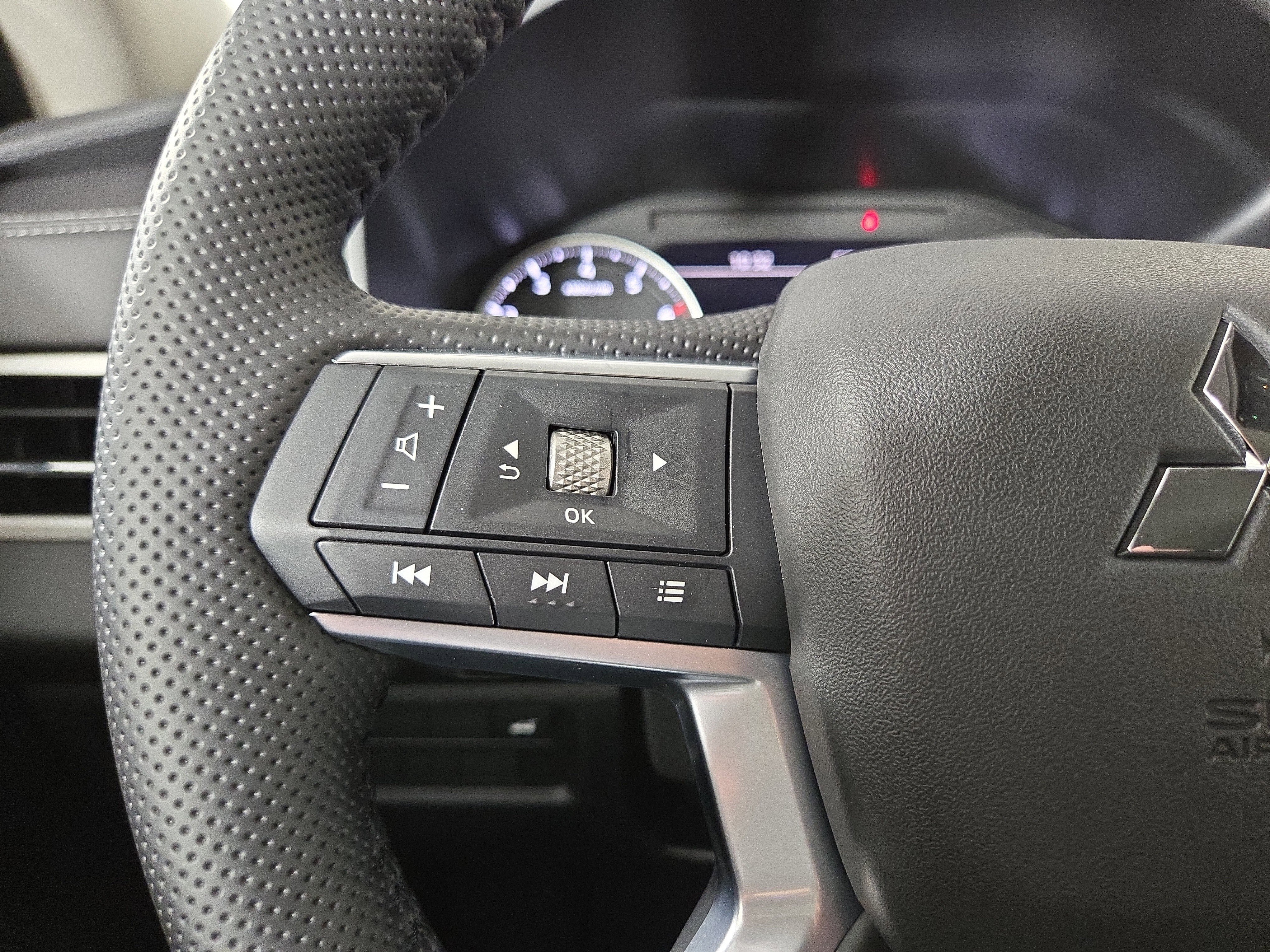 New 2026 Mitsubishi Outlander SE image 15