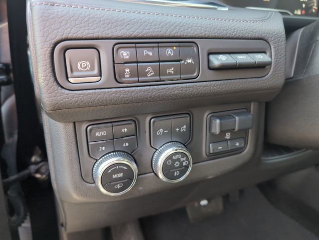 Used 2023 GMC Yukon XL Denali w/ Denali Reserve Package image 17