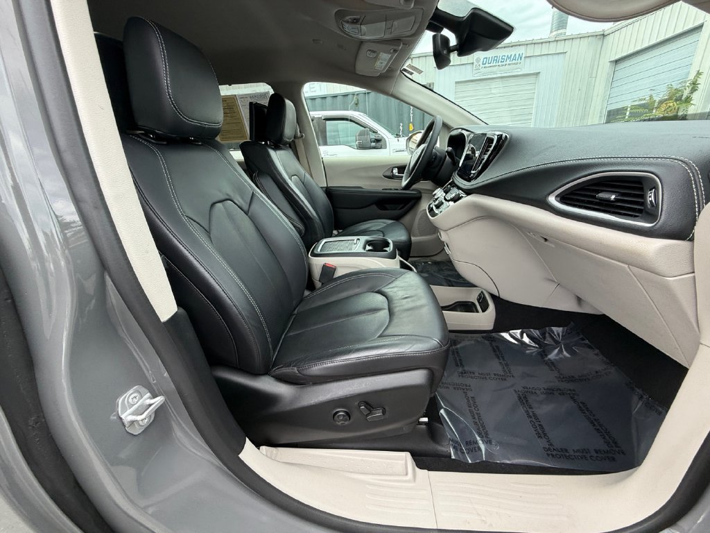 Used 2022 Chrysler Pacifica Touring-L w/ Uconnect Theater Family Group AWD/4WD image 29