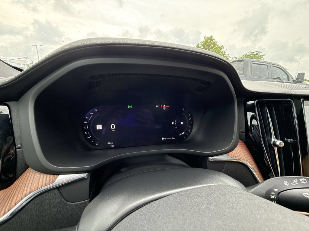 Used 2023 Volvo XC60 B5 Ultimate w/ Climate Package FWD image 18