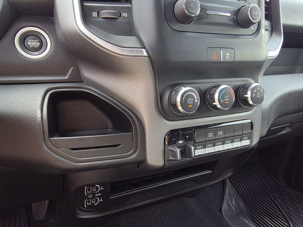 Used 2024 RAM 3500 SLT w/ Quick Order Package 2YG SLT AWD/4WD image 17