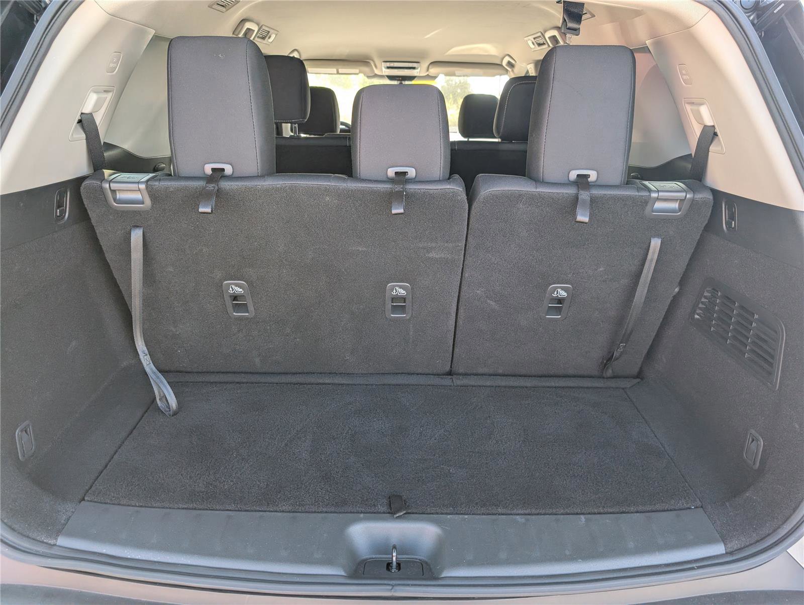 Used 2023 Nissan Pathfinder SV image 14