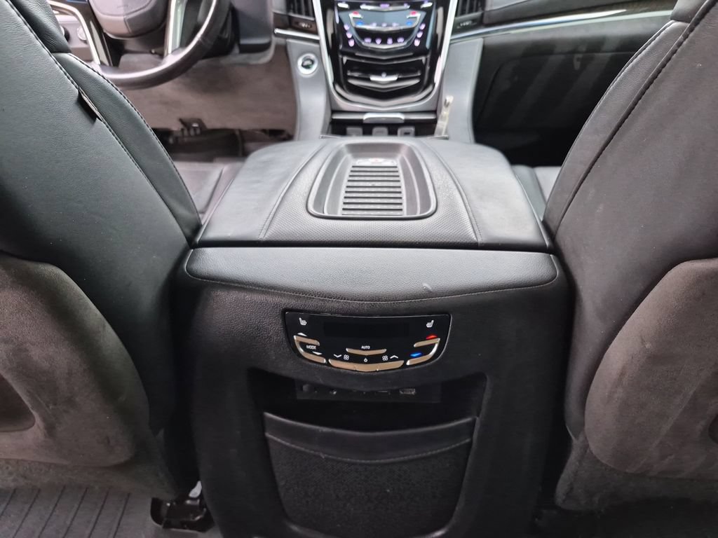 Used 2018 Cadillac Escalade Platinum AWD/4WD image 31