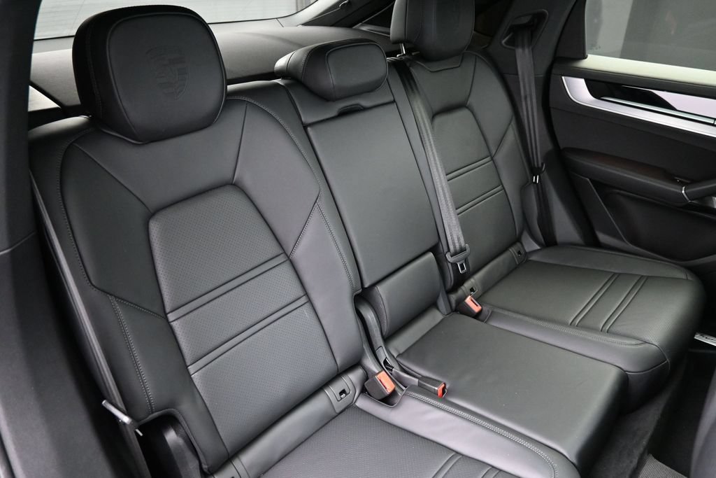 Certified 2025 Porsche Cayenne S AWD/4WD image 29