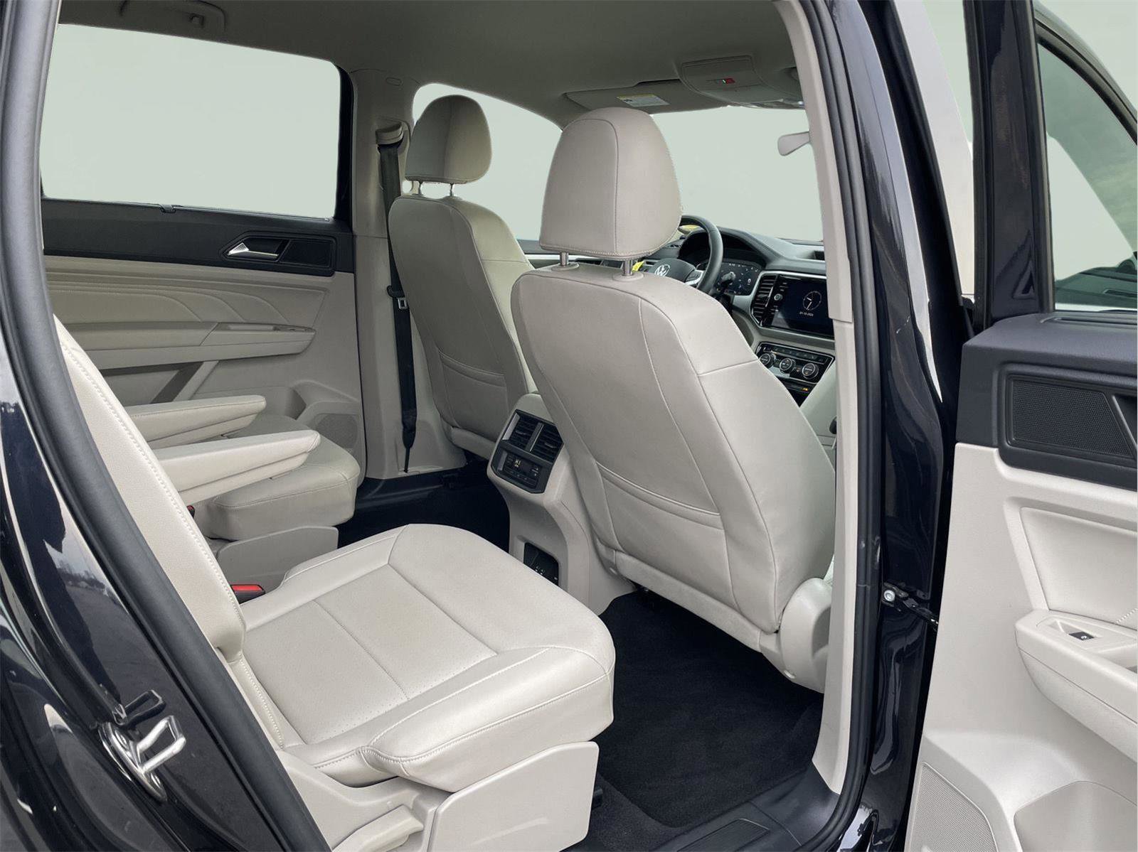 Used 2023 Volkswagen Atlas SE w/ Black Wheel Package image 21