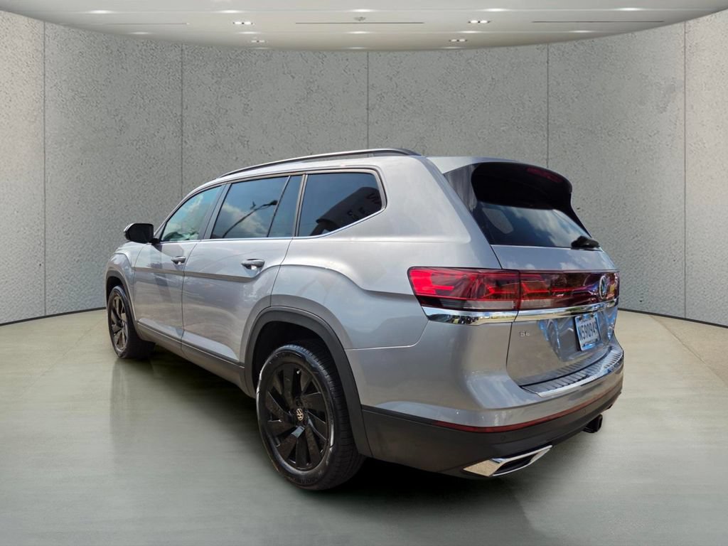 Used 2026 Volkswagen Atlas SE w/ Panoramic Sunroof Package FWD image 3