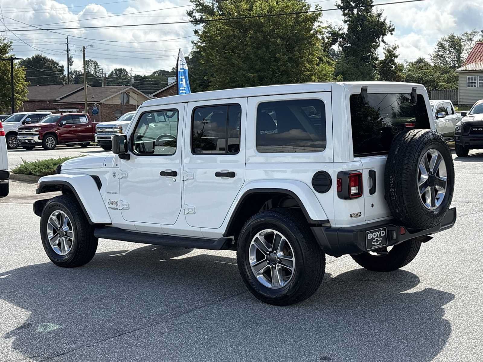 Used 2020 Jeep Wrangler Unlimited Sahara AWD/4WD image 8