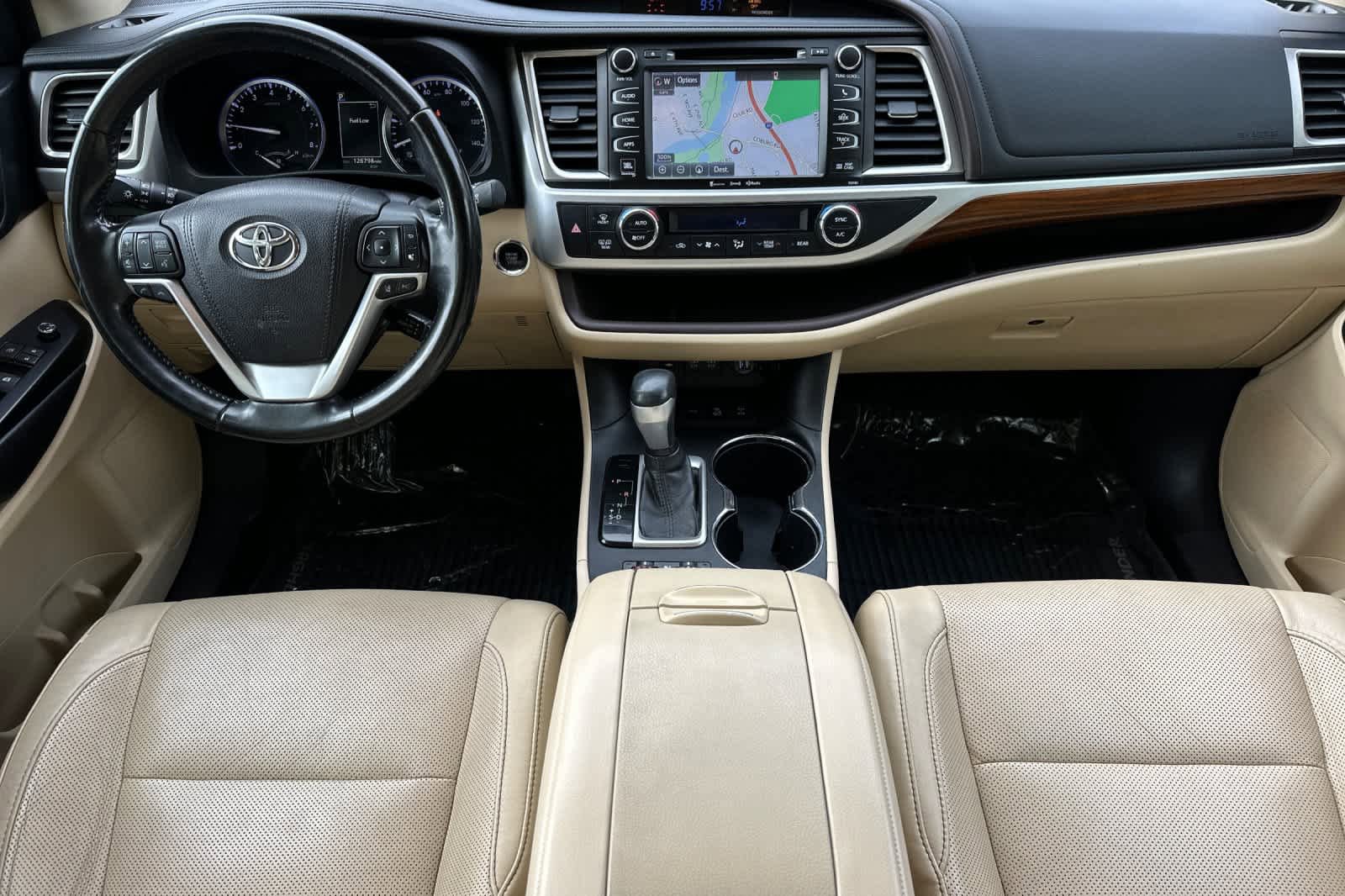 Used 2017 Toyota Highlander Limited Platinum AWD/4WD image 3