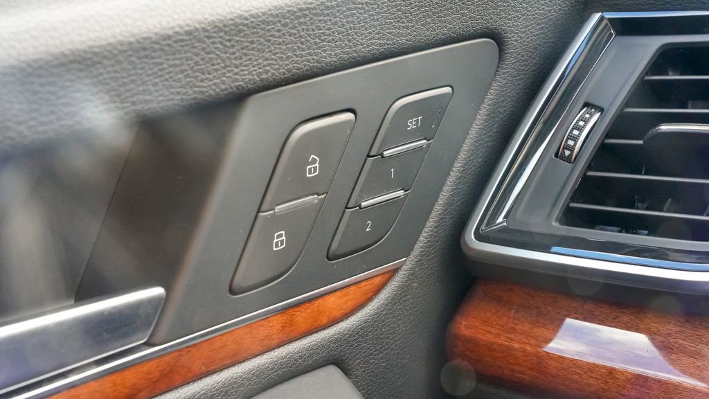 Used 2022 Audi Q5 e Premium w/ Convenience Package image 20