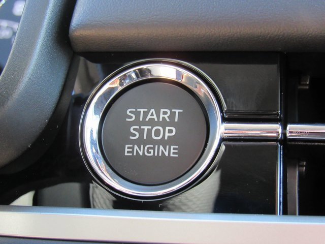 New 2025 Mitsubishi Outlander SE image 17