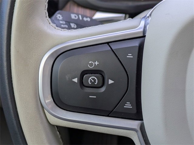 Used 2022 Volvo XC60 B5 Momentum w/ Advanced Package image 27