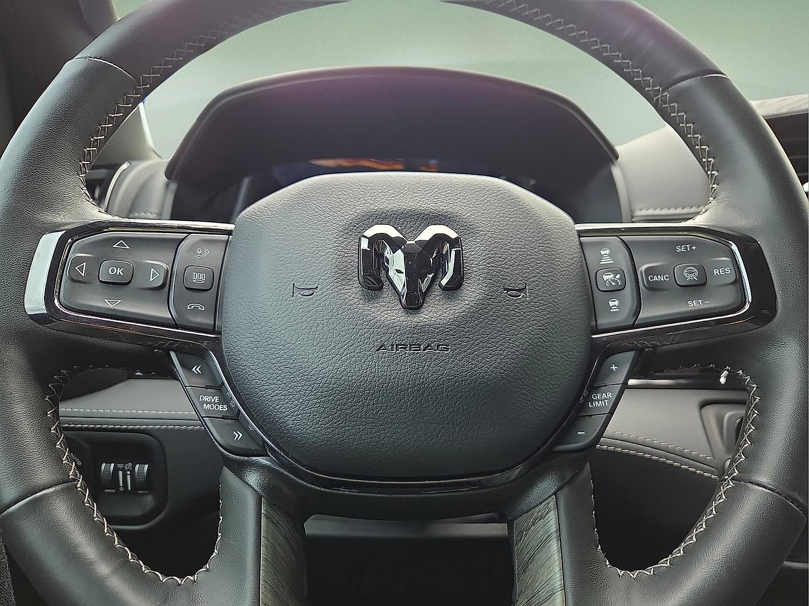 Used 2025 RAM 1500 Limited AWD/4WD image 24