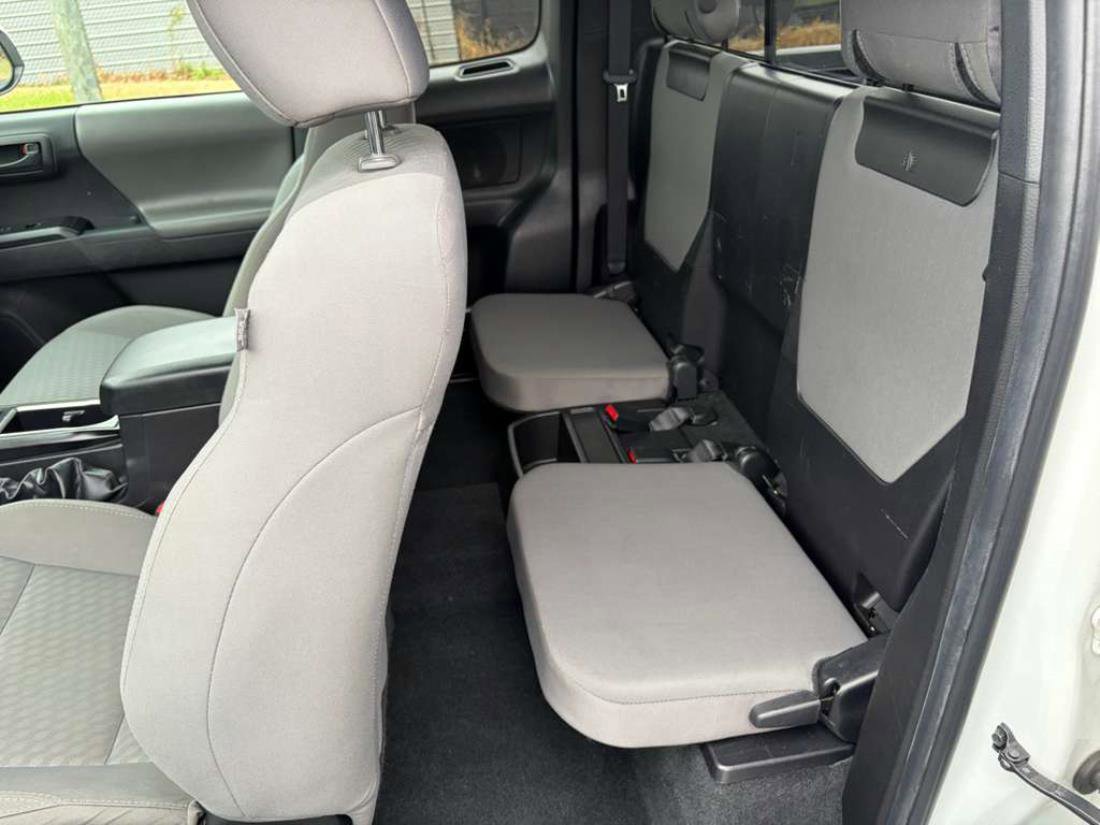 Used 2022 Toyota Tacoma SR w/ SR Convenience Package image 9