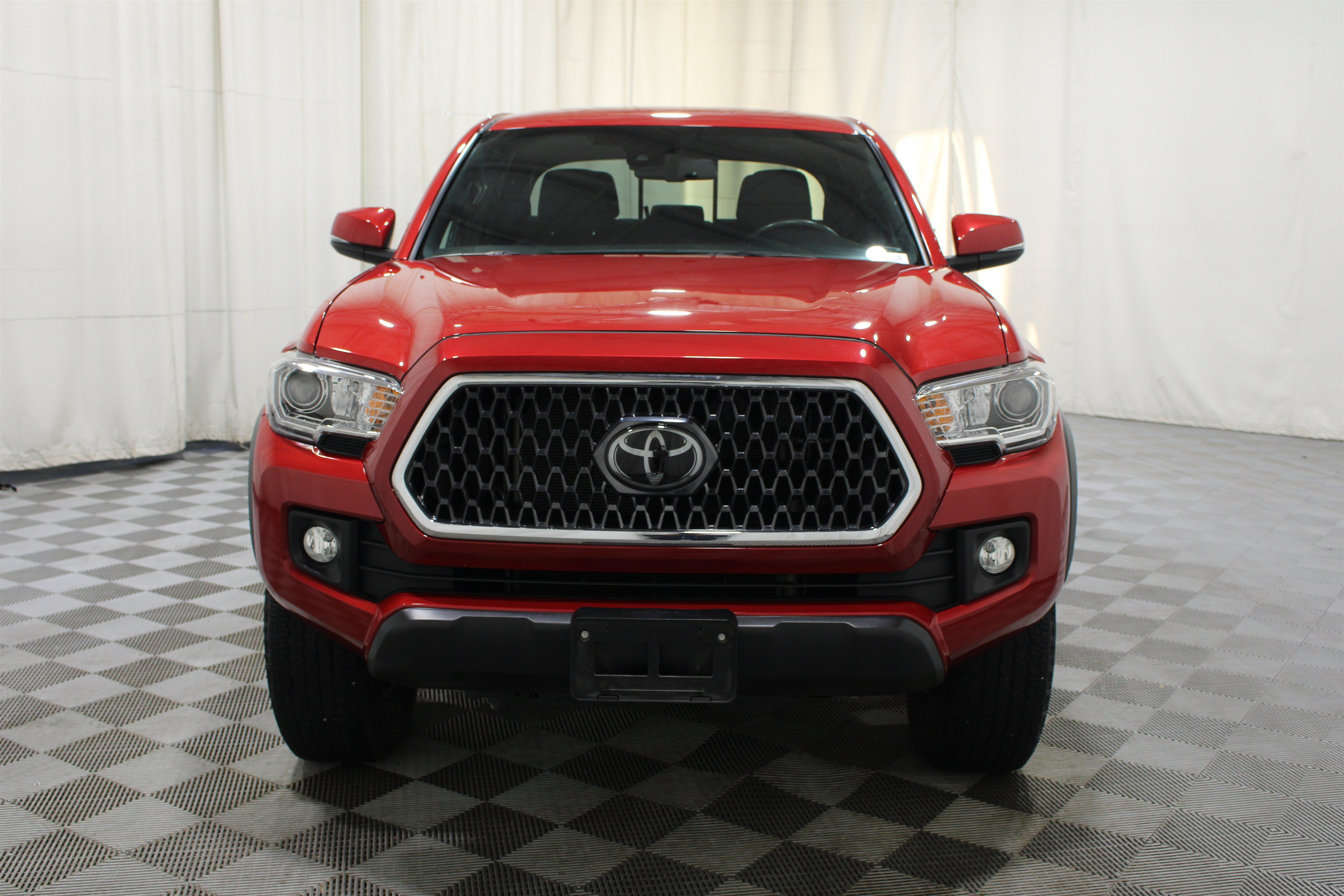 Used 2018 Toyota Tacoma TRD Off-Road w/ Technology Package AWD/4WD image 34