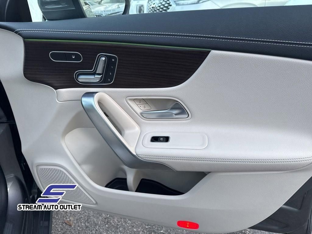Used 2024 Mercedes-Benz CLA 250 4MATIC image 31