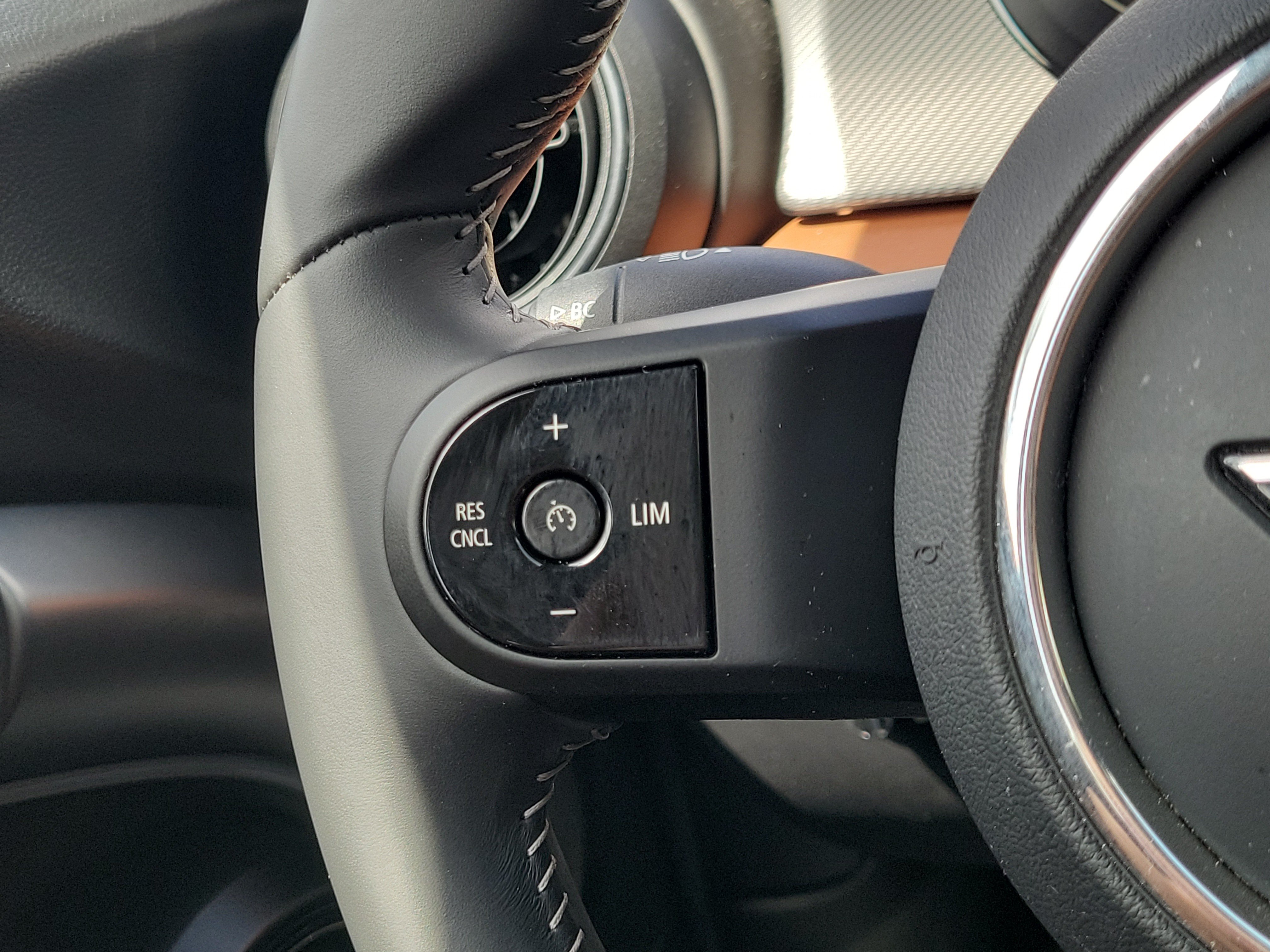 Certified 2024 MINI Cooper 4-Door Hardtop FWD image 16