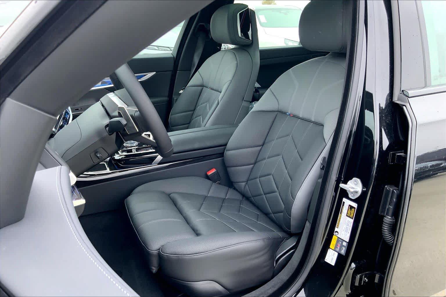 New 2026 BMW 750e xDrive w/ Executive Package AWD/4WD image 9
