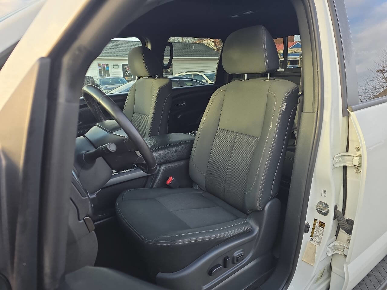 Used 2018 Nissan Titan XD image 13