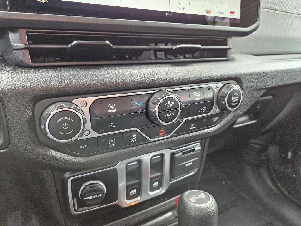 Used 2025 Jeep Wrangler Sport AWD/4WD image 22