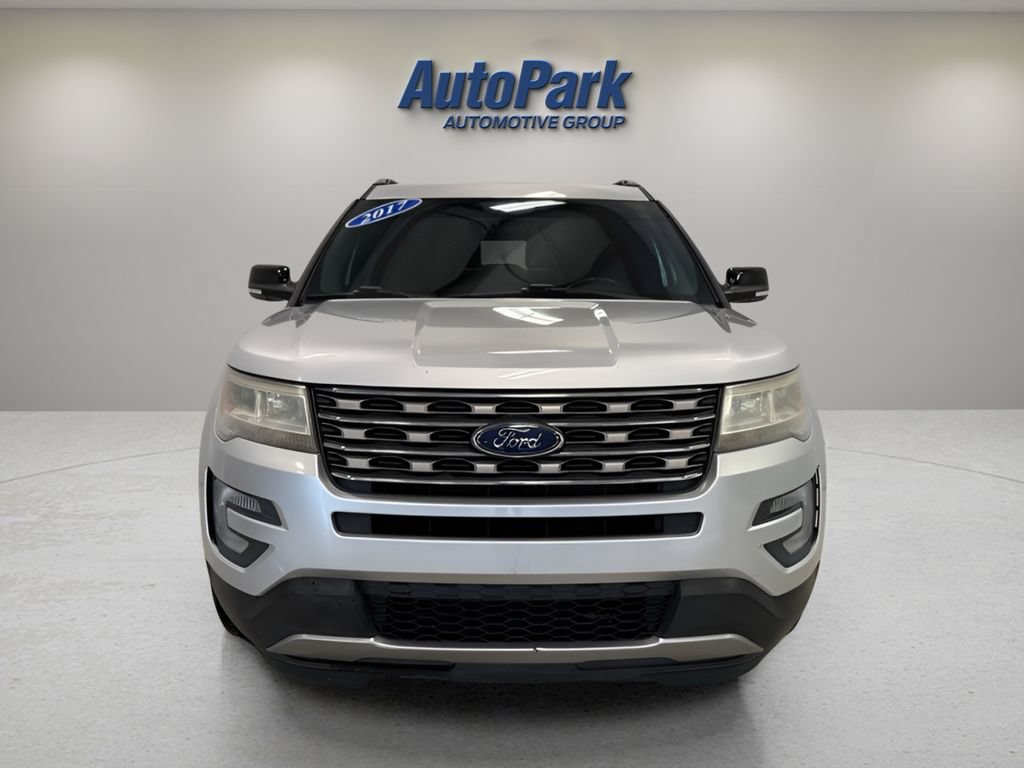 Used 2017 Ford Explorer XLT FWD image 2