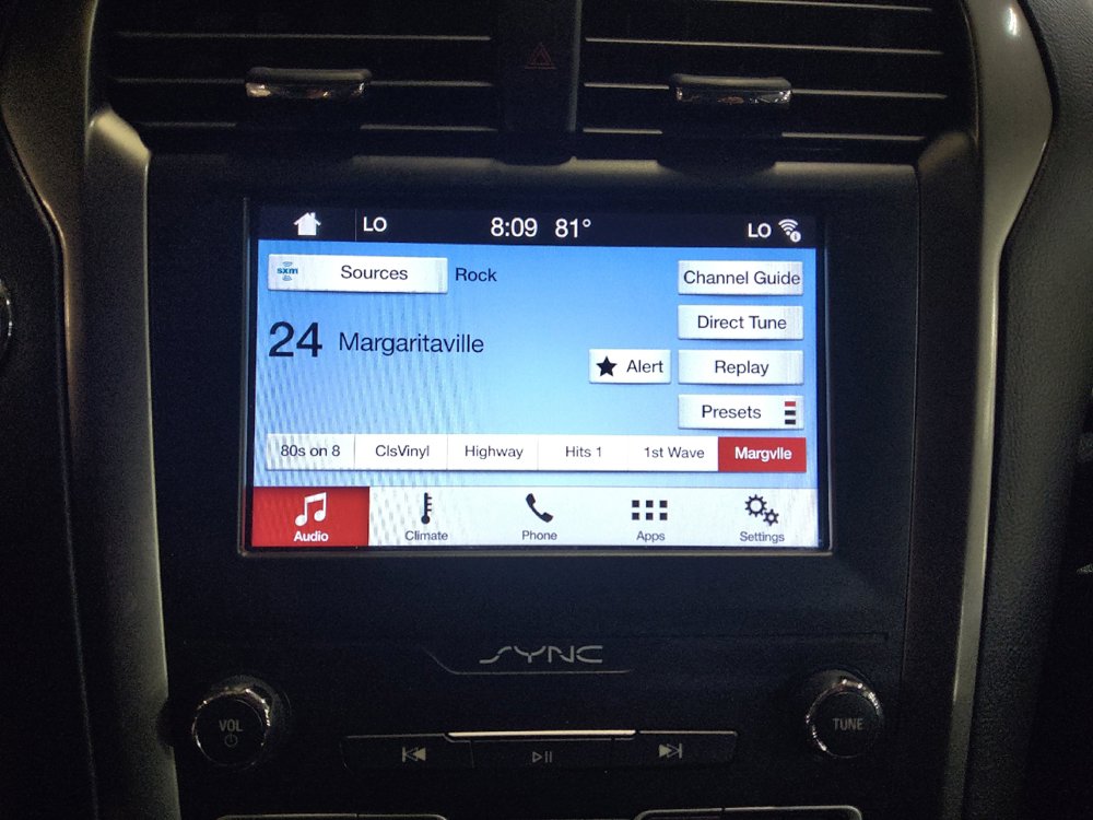 Used 2019 Ford Fusion SE FWD image 25