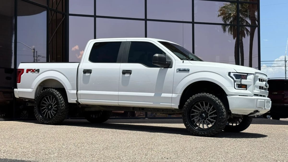 Used 2017 Ford F150 XL w/ Equipment Group 101A Mid AWD/4WD image 16