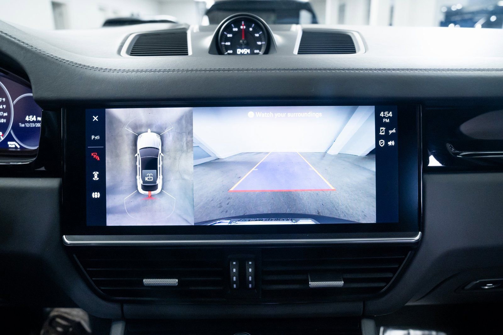 Used 2022 Porsche Cayenne Coupe image 13