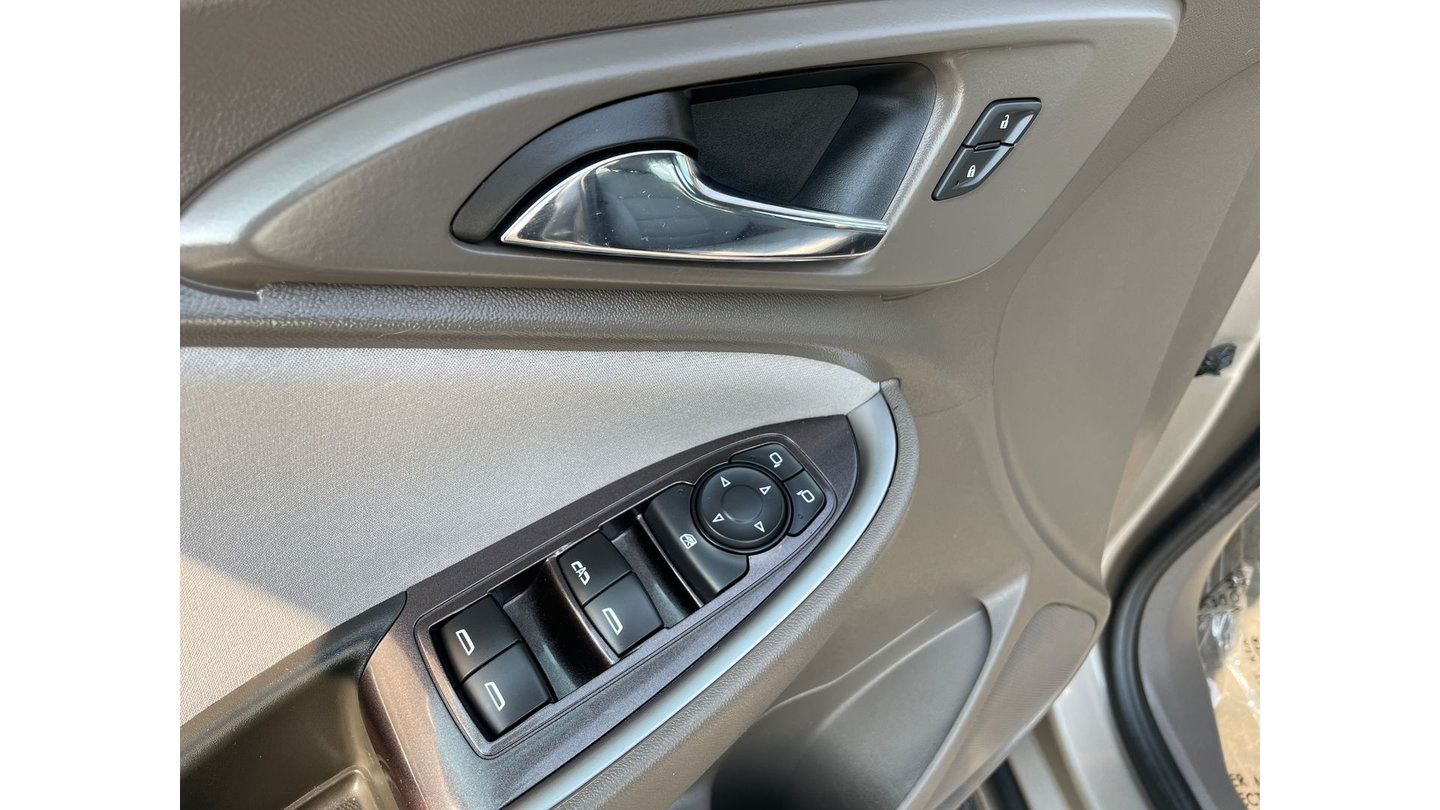 Used 2022 Chevrolet Malibu LT FWD image 11