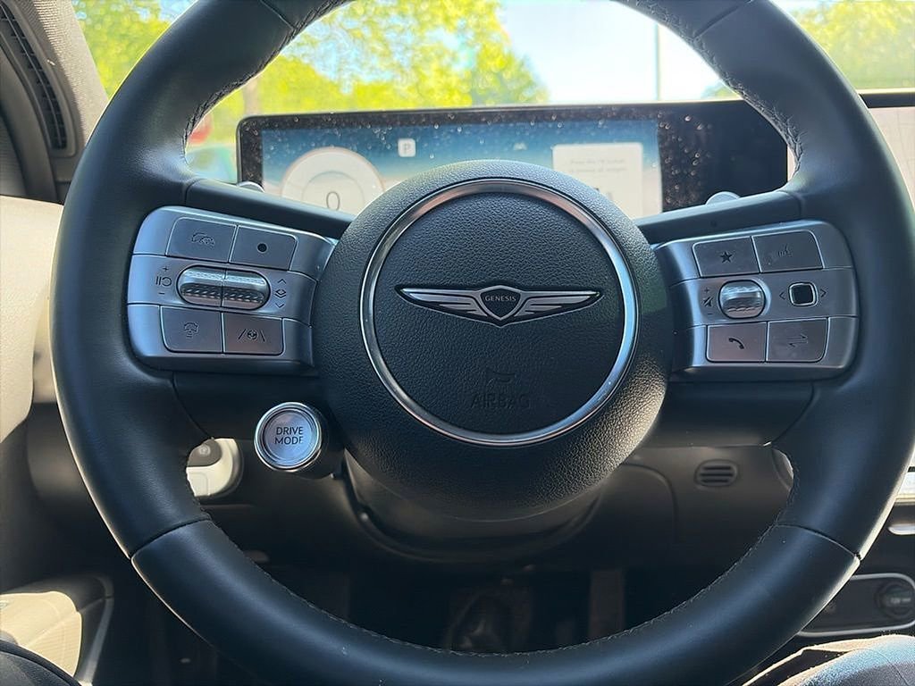 Used 2024 Genesis GV60 RWD image 12