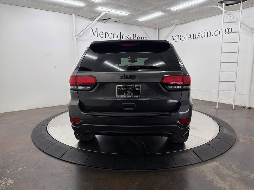 Used 2017 Jeep Grand Cherokee Altitude RWD image 6